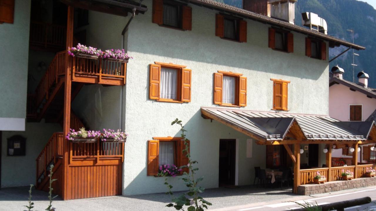 Hotel Miravalle Imer Bagian luar foto