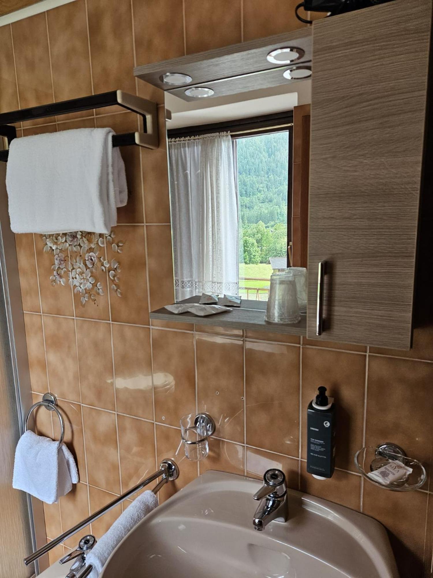 Hotel Miravalle Imer Bagian luar foto