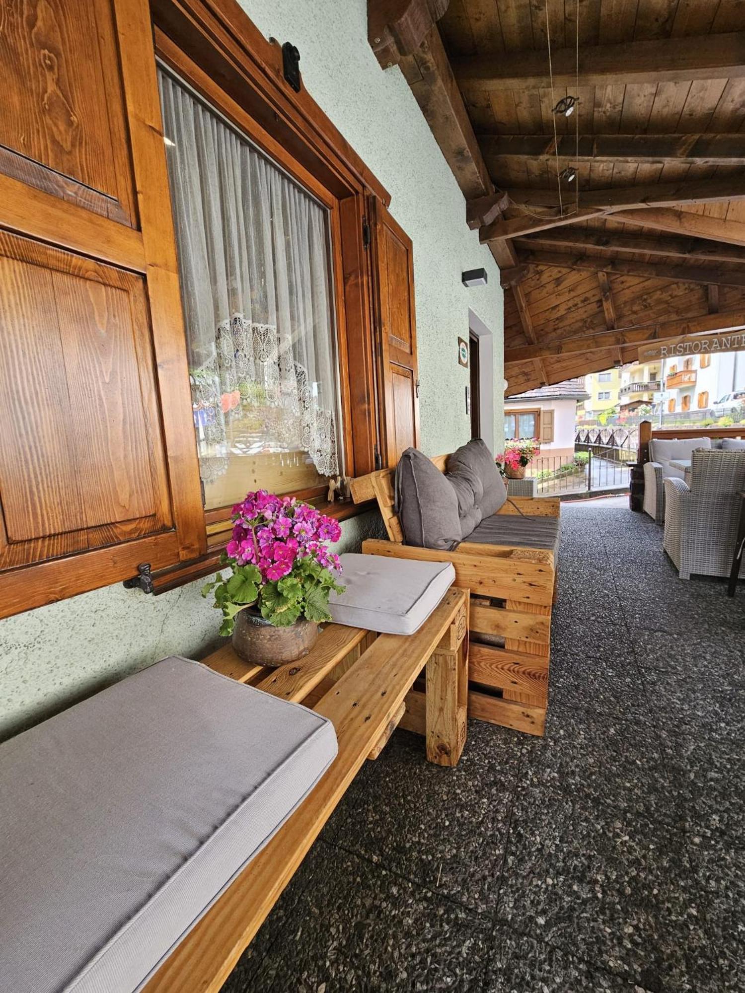 Hotel Miravalle Imer Bagian luar foto